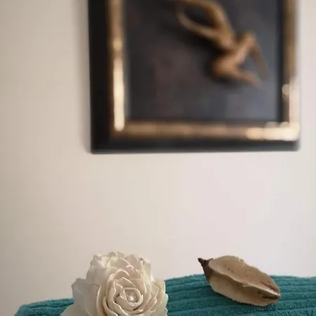 Art In Apartment *